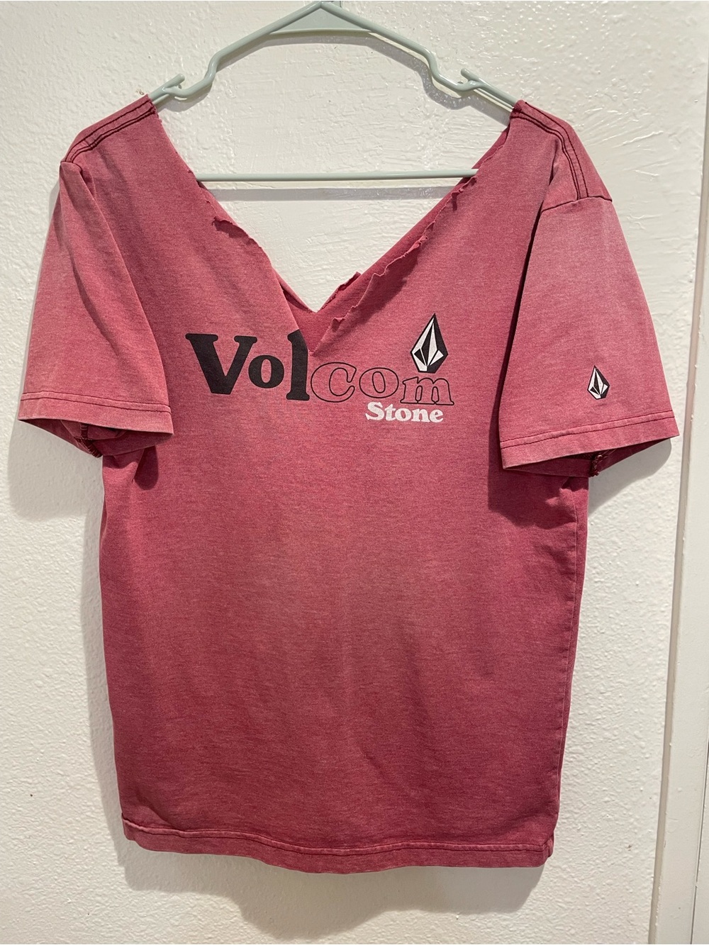 🥀 Grunge Distressed Volcom Stone Jagged Deep V-Neck Tee • M ✂️